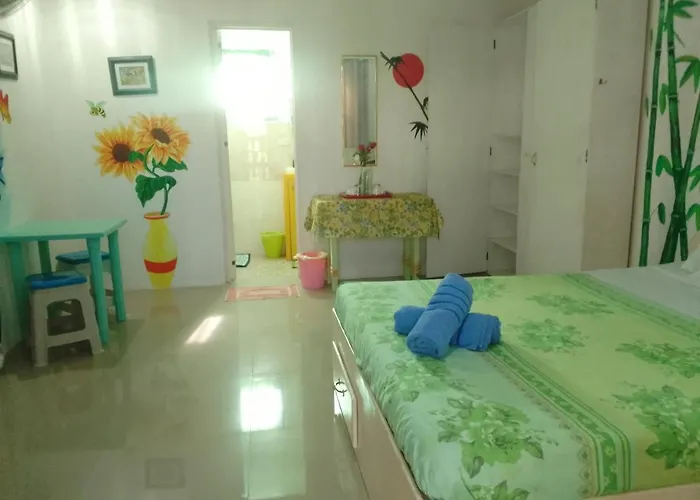 Bed & Breakfast Cronin Oslob